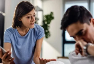 casal discutindo representando a relação entre o prazer cuckold masculino e o ciúmes no relacionamento