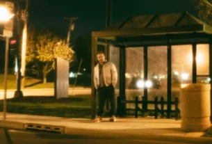 homem em ponto de dogging representando a segurança em práticas sexuais públicas