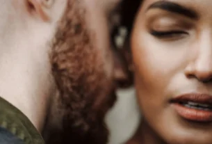 Casal discutindo regras do cuckold e limites no casamento